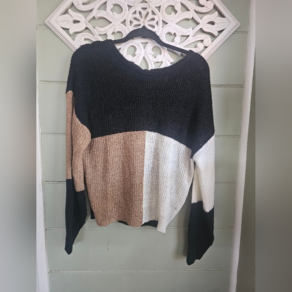 Block Sweater with back Bow - Picture 4 of 4